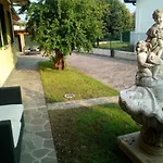Loredana Elegant With Private Bathroom 3* Spinea