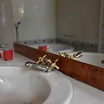 Loredana Elegant With Private Bathroom 招待所
