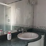 Loredana Elegant With Private Bathroom 招待所 3*