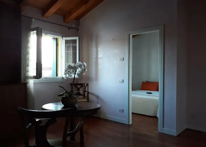 Loredana Elegant With Private Bathroom 3*