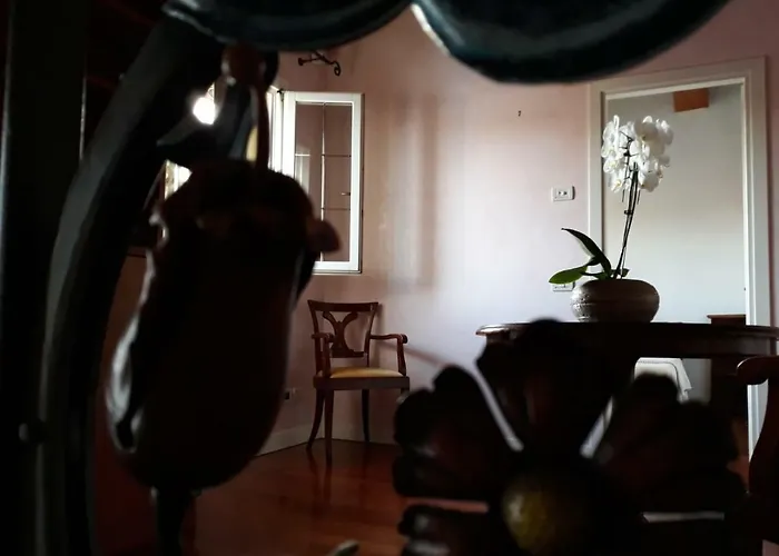 Loredana Elegant With Private Bathroom 招待所