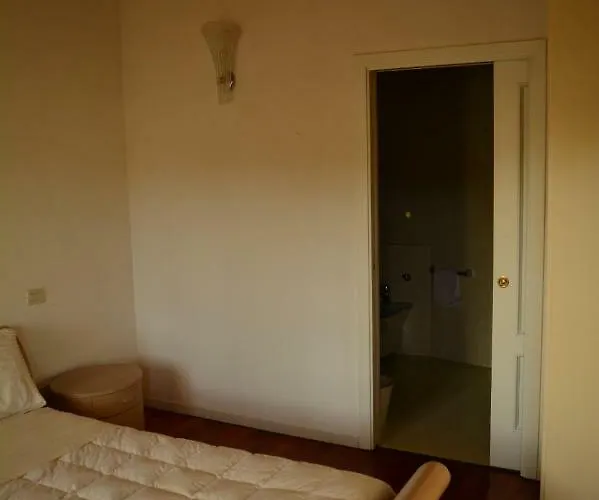 Loredana Elegant With Private Bathroom 招待所 斯皮内亚