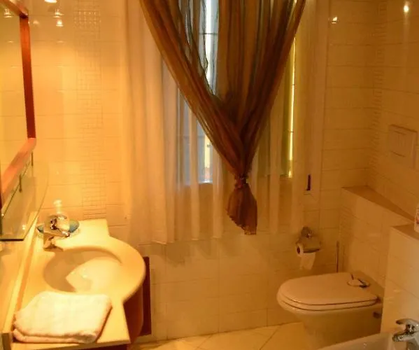 Loredana Elegant With Private Bathroom 斯皮内亚