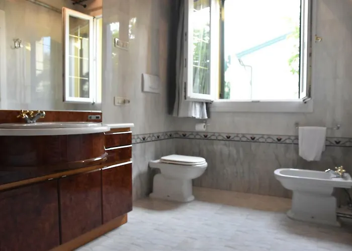 Loredana Elegant With Private Bathroom 3*