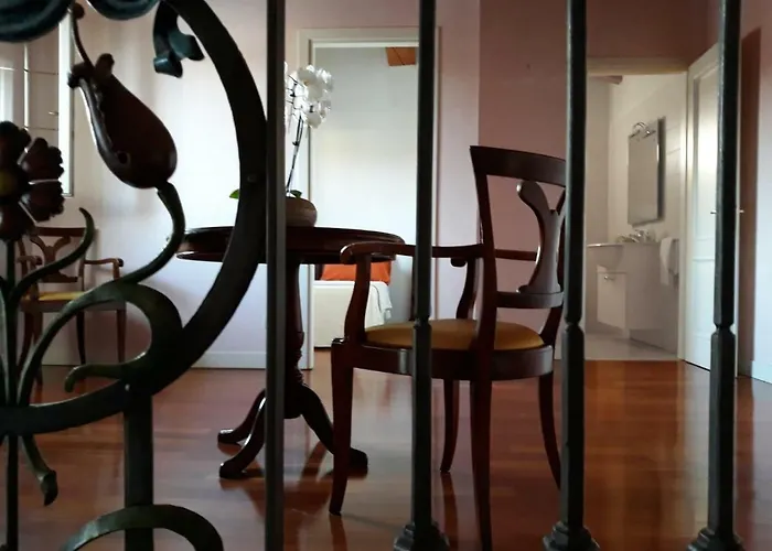 Loredana Elegant With Private Bathroom 招待所