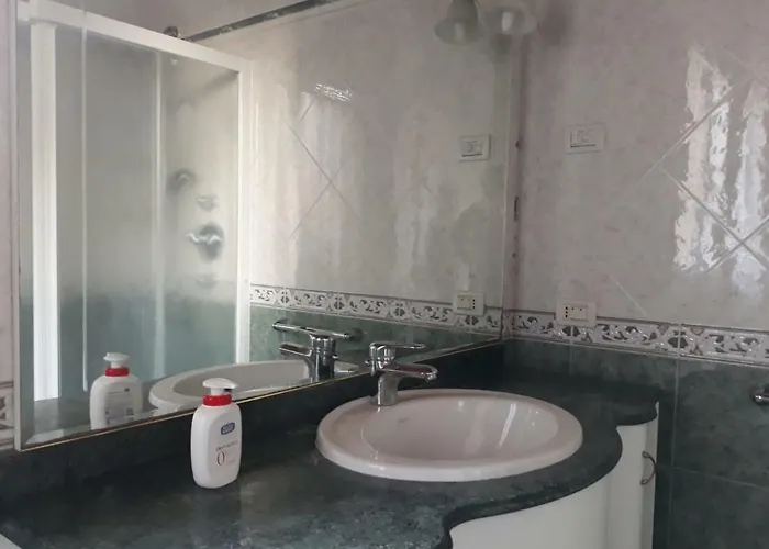 Loredana Elegant With Private Bathroom 招待所 3*