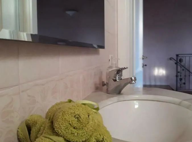 Loredana Elegant With Private Bathroom 招待所