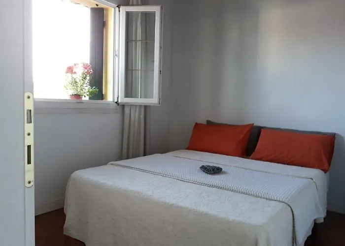 Loredana Elegant With Private Bathroom 招待所 3*