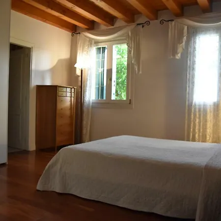 Loredana Elegant With Private Bathroom Spinea