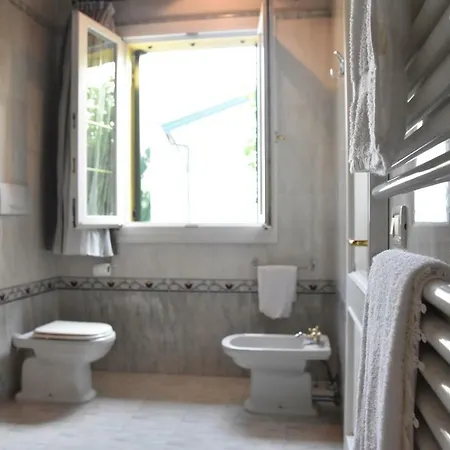 Loredana Elegant With Private Bathroom 3*