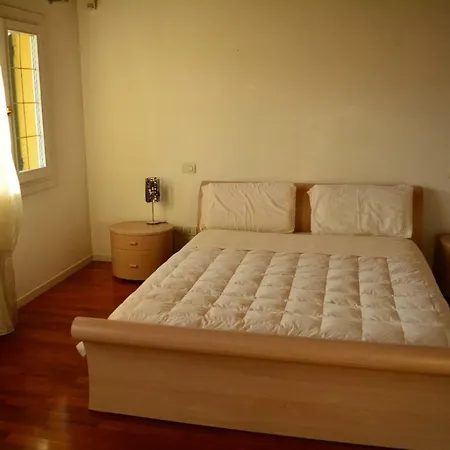 Loredana Elegant With Private Bathroom 3*