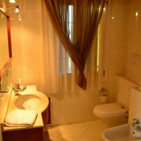 Loredana Elegant With Private Bathroom Spinea