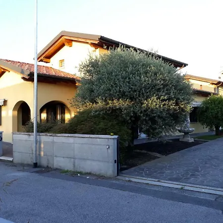 Loredana Elegant With Private Bathroom 3*