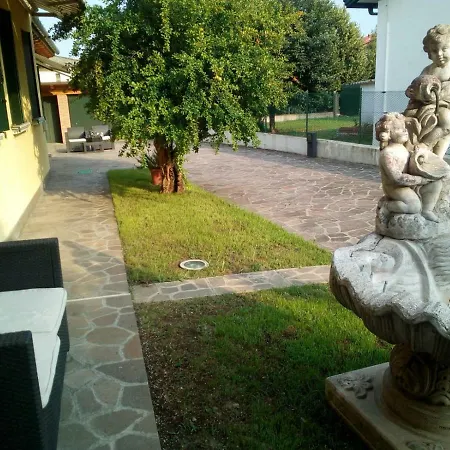 Loredana Elegant With Private Bathroom 3* Spinea