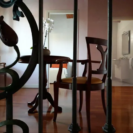 Loredana Elegant With Private Bathroom בית הארחה