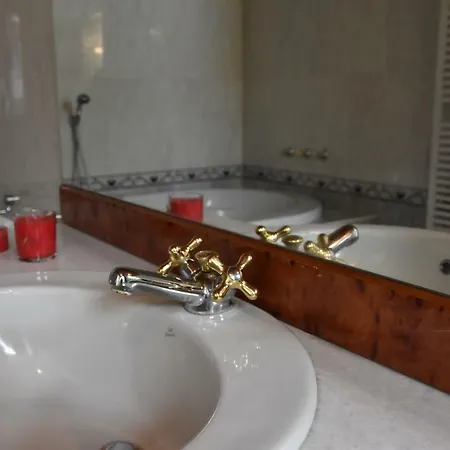 Loredana Elegant With Private Bathroom Pensionat