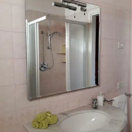 Loredana Elegant With Private Bathroom 3*