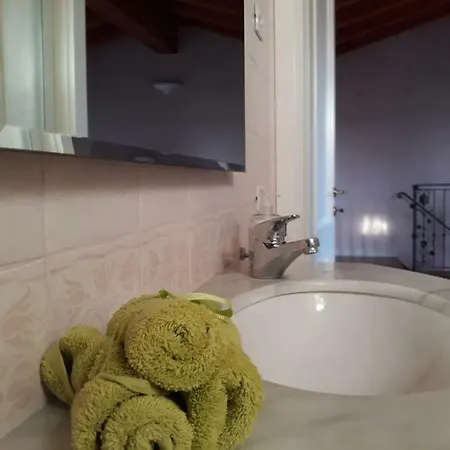 Loredana Elegant With Private Bathroom Guest house