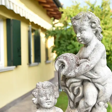 Pensionat Loredana Elegant With Private Bathroom 3*