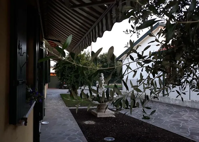 Loredana Elegant With Private Bathroom Pensión 3*